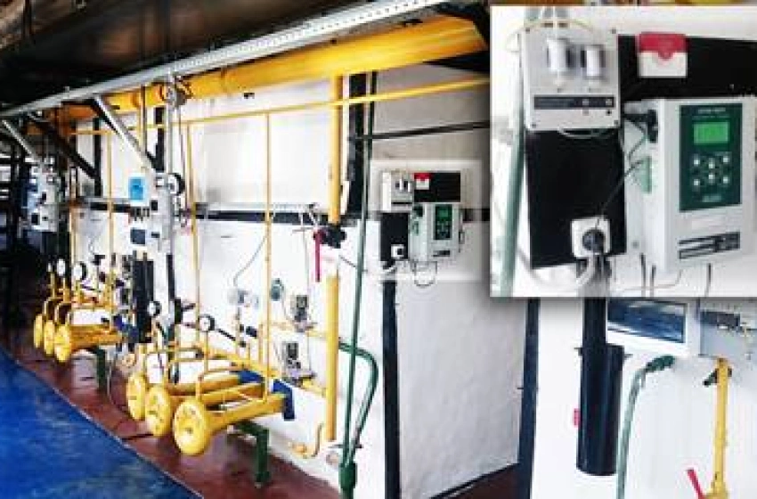 Газоанализатор АГМ-501 на щите управления котла НР-18М-4